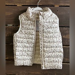 Gap girls 4t puffer vest.